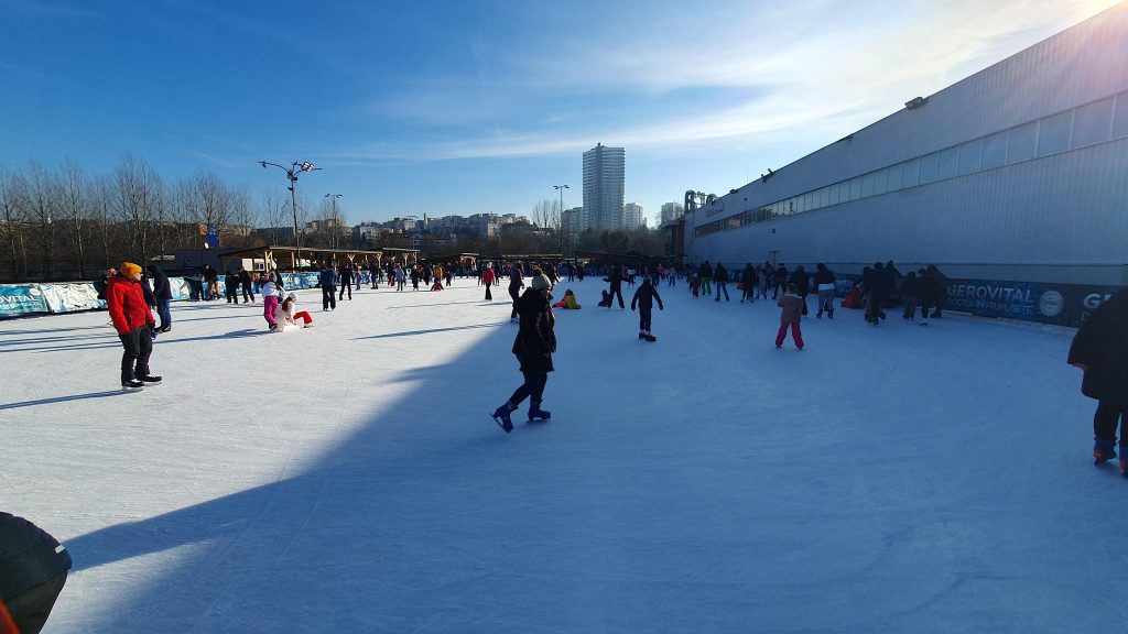 Ast Zi Se Deschide Cel Mai Mare Patinoar Din Cluj Napoca Programul I