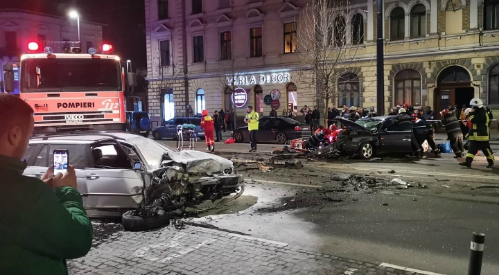 (Foto) Accident Cluj. Update. O persoană a murit  pe strada Horea. Mara: „Un tânăr cu BMW a fugit de la locul scenei...a cauzat moartea celuilalt șofer care a fost tulburător (am fost de fata). Șoferul nevinovat fiind aproape decapitat...” 3