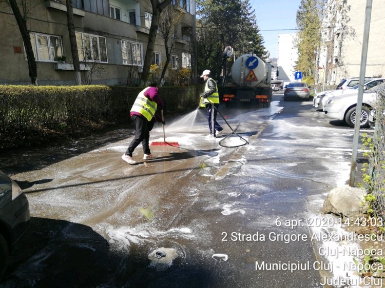 Cluj. Program spălat la furtun cu apă și detergent, carosabil și trotuare 1