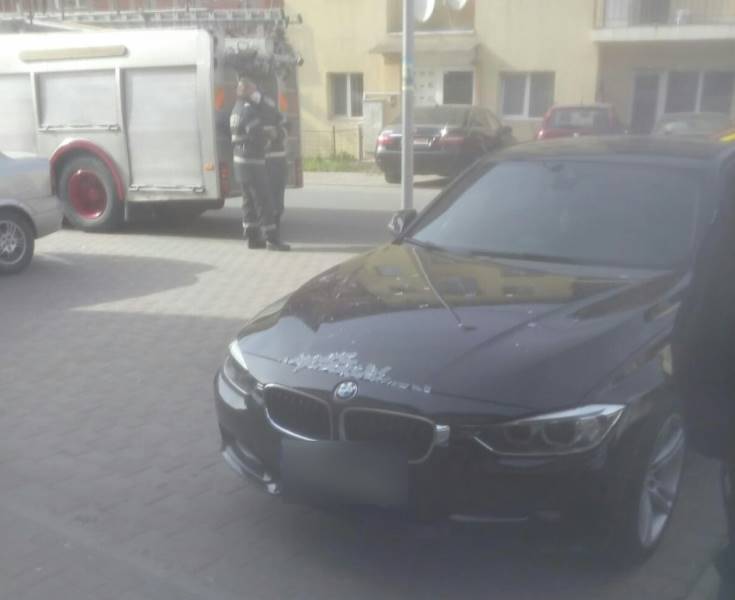 Accident Cluj. A intrat cu BMW-ul în ușa unui supermarket din Florești 2