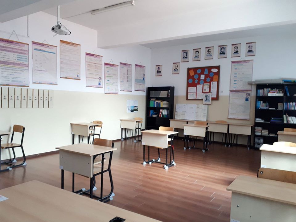 Foto Cluj. Așa arată o sală de clasă unde se aplică distanțarea socială pentru elevi. Noul model de clasă 4