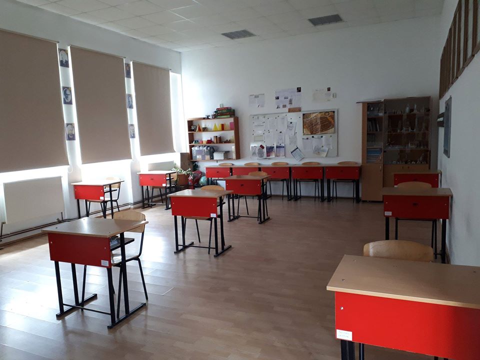 Foto Cluj. Așa arată o sală de clasă unde se aplică distanțarea socială pentru elevi. Noul model de clasă 6