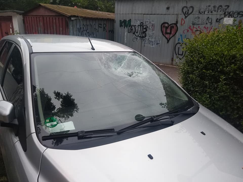 Foto Cluj.  Mașină vandalizată. Norbert: „Daca a văzut cineva ceva...mi-am găsit azi dimineață mașina vandalizata!! Mulțumesc anticipat” 3