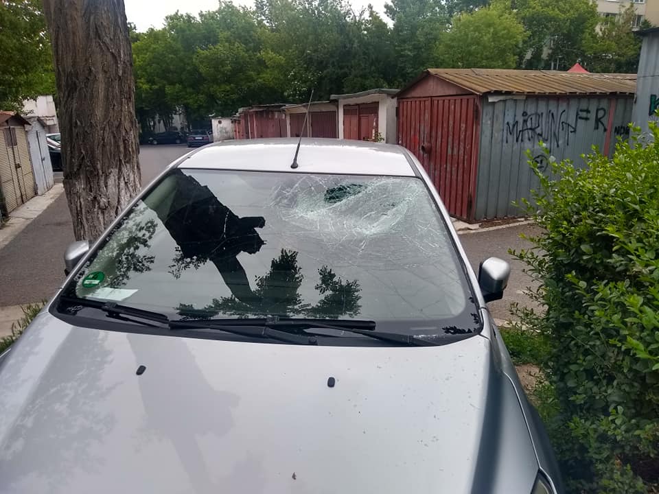Foto Cluj.  Mașină vandalizată. Norbert: „Daca a văzut cineva ceva...mi-am găsit azi dimineață mașina vandalizata!! Mulțumesc anticipat” 4