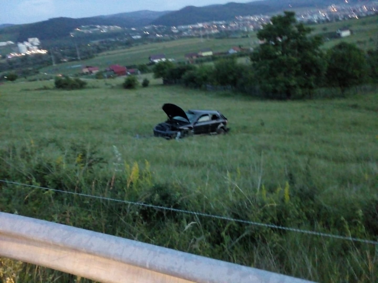 (Foto) Accident Cluj: Un șofer a ”zburat” cu mașina într-o curbă pe varianta Grigorescu - Florești 3