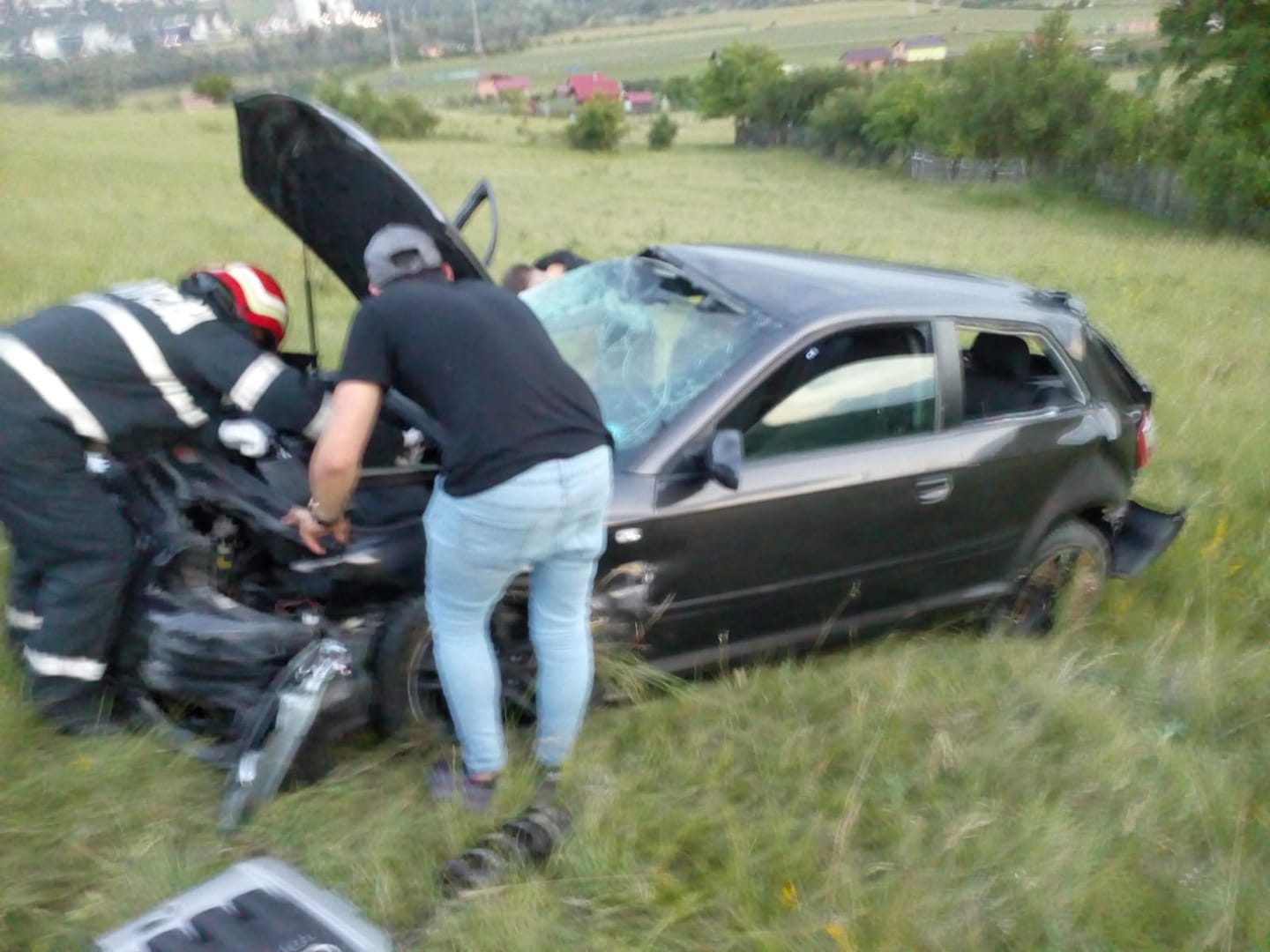 (Foto) Accident Cluj: Un șofer a ”zburat” cu mașina într-o curbă pe varianta Grigorescu - Florești 4