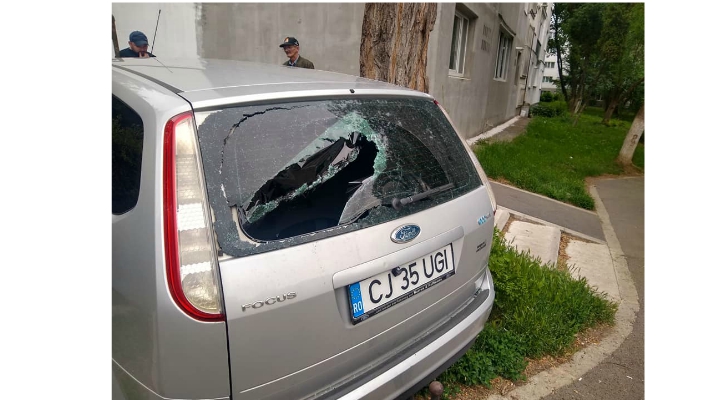 Foto Cluj.  Mașină vandalizată. Norbert: „Daca a văzut cineva ceva...mi-am găsit azi dimineață mașina vandalizata!! Mulțumesc anticipat” 5