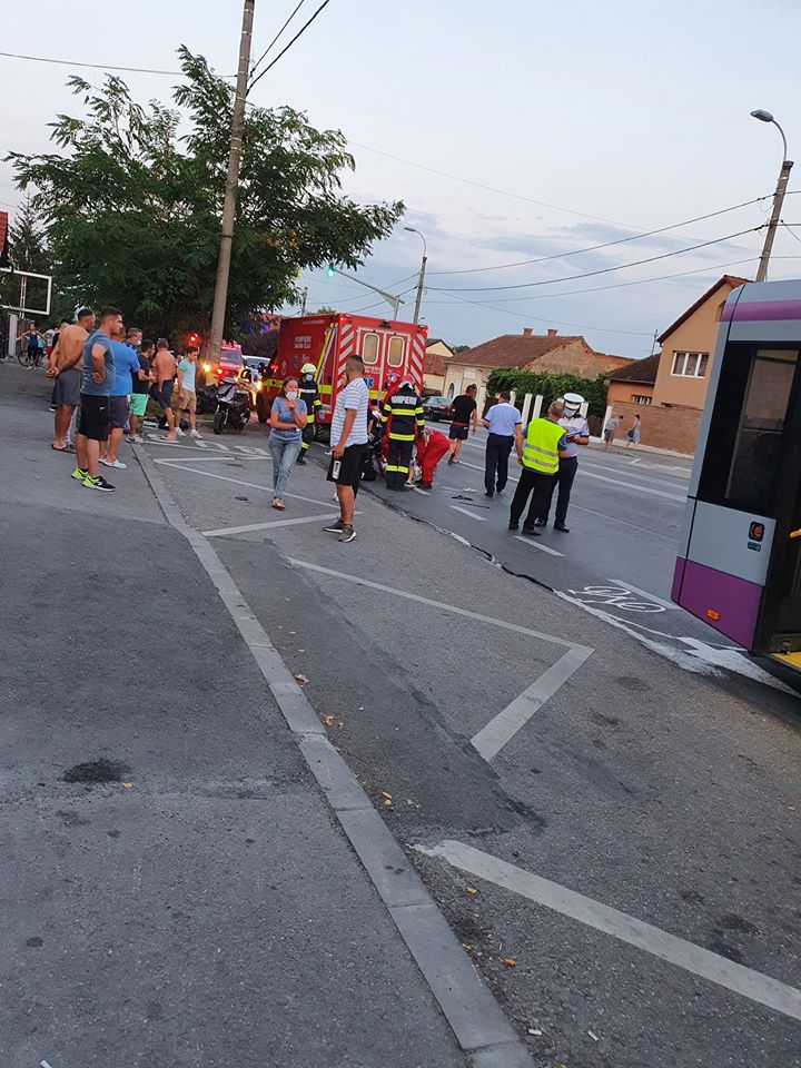 Accident Cluj. Un  motociclist beat a intrat într-un autobuz aflat în stație 1
