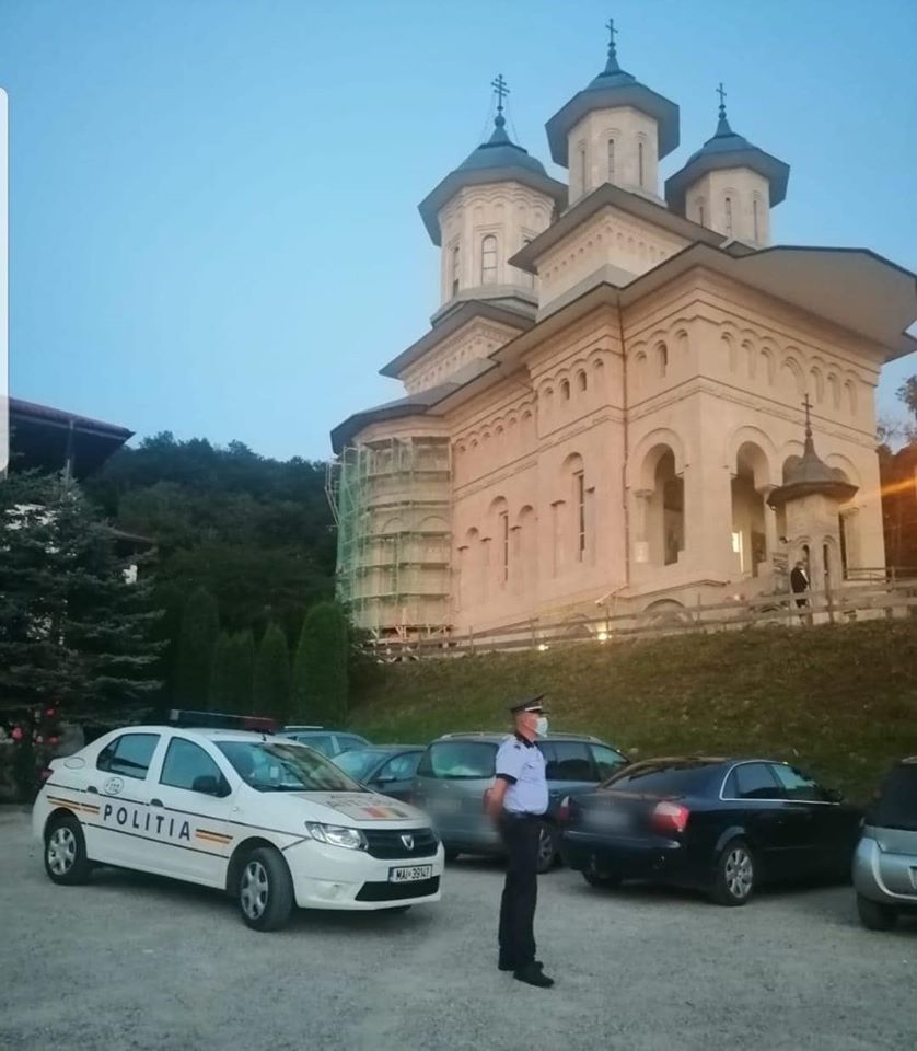 Cluj: Pelerinaj cu restricții la Mănăstirea Nicula. Credincioşii nu mai au voie să sărute icoana făcătoare de minuni 3