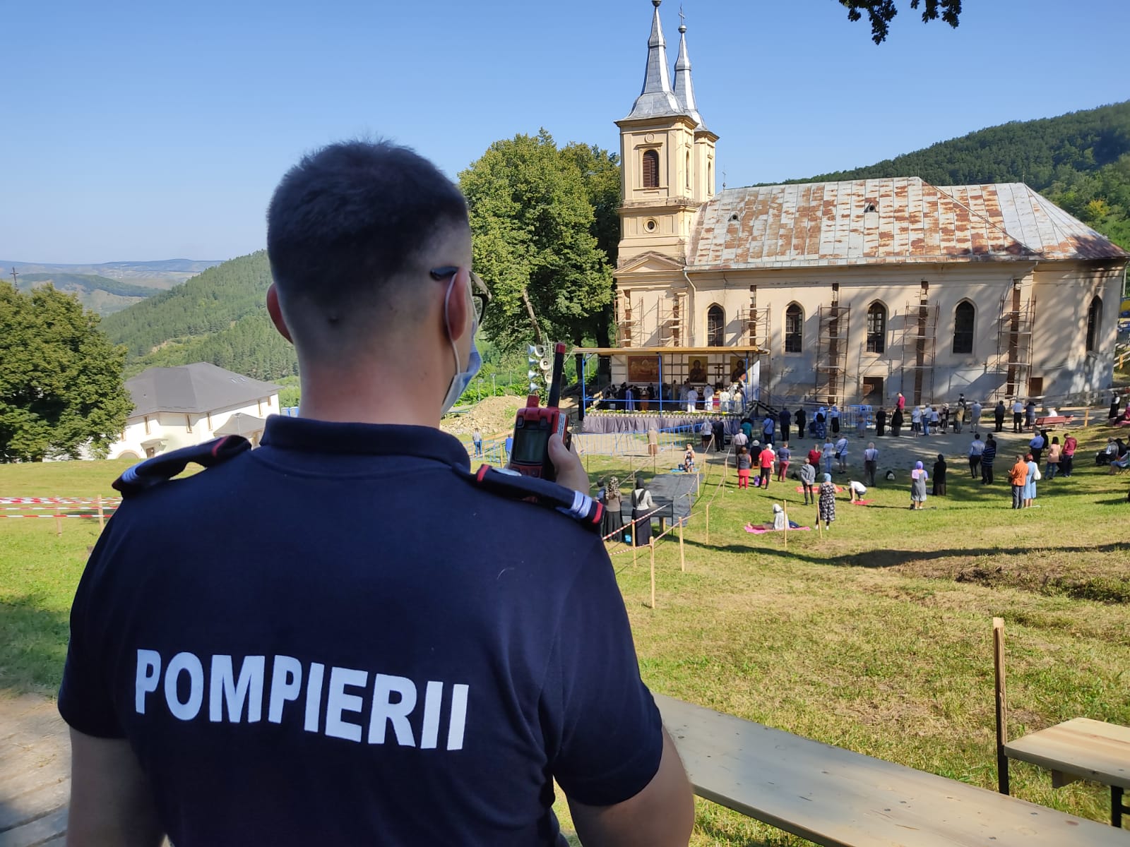 Cluj: Pelerinaj cu restricții la Mănăstirea Nicula. Credincioşii nu mai au voie să sărute icoana făcătoare de minuni 1