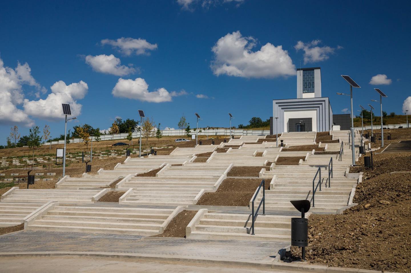 Foto Cluj. Emil Boc: Cel mai modern cimitir-parc din România a fost finalizat și lucrările au fost recepționate 2