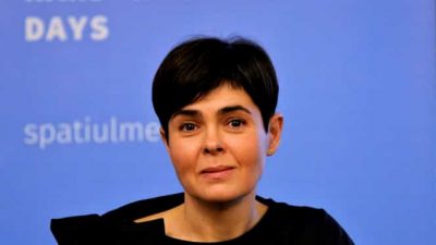 Medicul Andreea Moldovan, replică pentru Cristi Puiu, după ce regizorul a criticat purtarea măștii: ”Pentru noi nu este inuman să purtăm. O atitudine care doare”