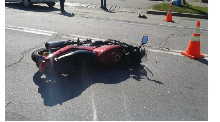 Accident Cluj. Update. Tânăr în stare gravă, după ce a intrat violent cu motocicleta într-un autobuz oprit în staţie 1