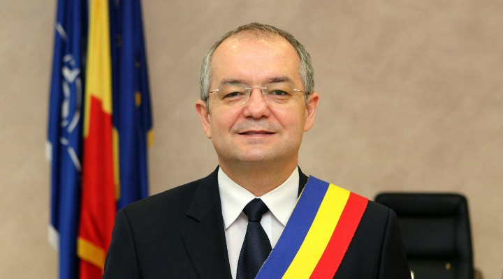 La mulți ani! Primarul Emil Boc împlinește astăzi vârsta de 54 de ani. Claudiu Bleonț: „Clujul e fericit să te aibă primar, iar sunt onorat să te cunosc și să fac echipă cu tine! Să ne trăiești Emil!” 1