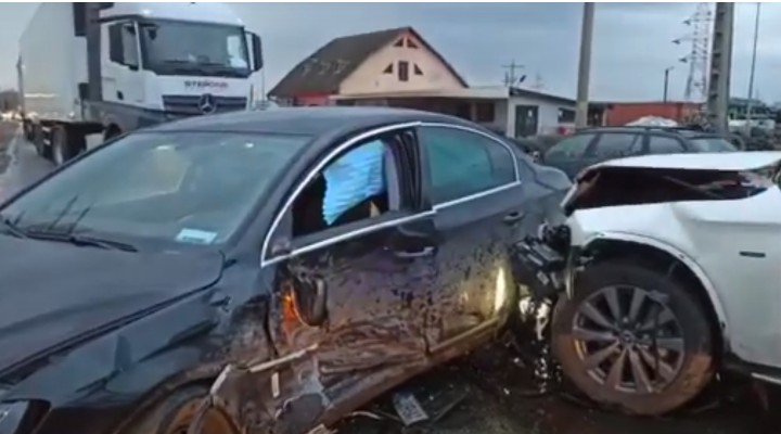Video Cluj. Accident grav la Turda. 6 persoane au fost transportate la spital în stare gravă 1