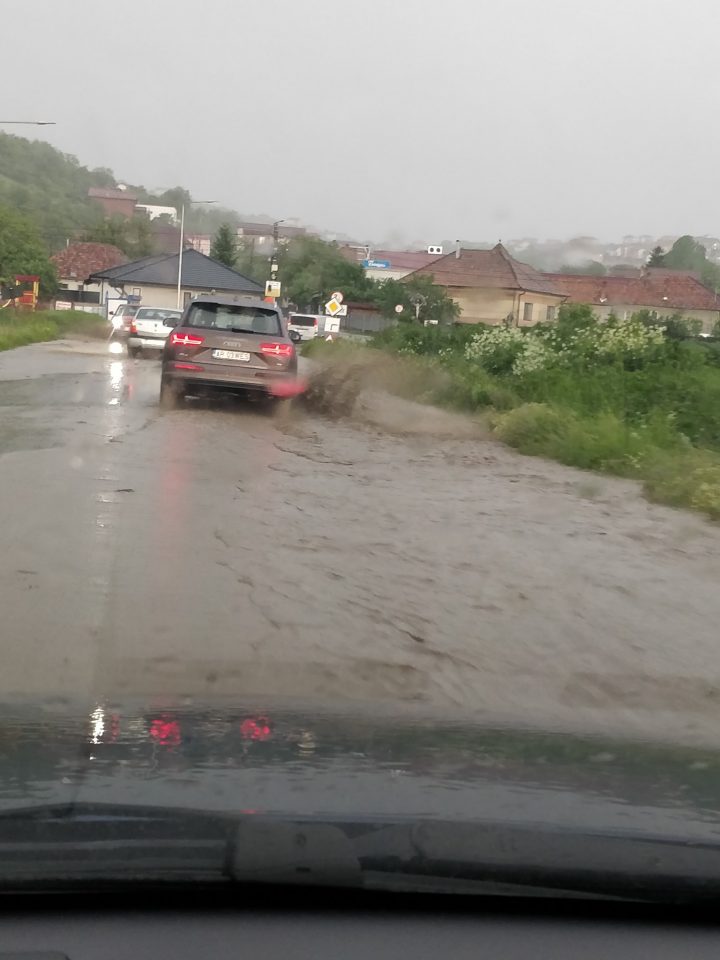 (Foto/Video) Clujul inundat. Mai multe străzi acoperite cu apă 2