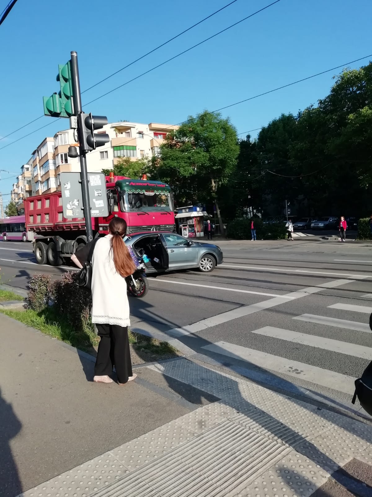 Foto Cluj. Accident în stația de autobuz de la McDonald's Mănăștur. Altul în Gheorgheni. 2