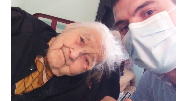 La 100 de ani, O bătrână de 100 de ani din Cluj s-a vaccinat anti-COVID 1
