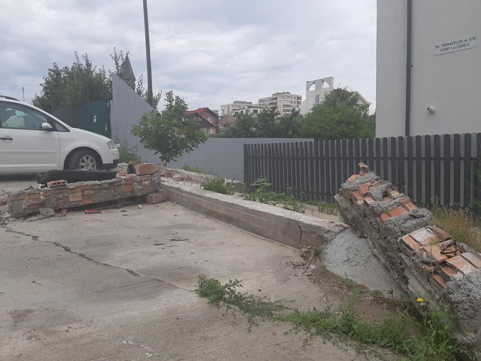 (Foto) Judecătoarea Adina Lupea îl ceartă pe Emil Boc, pe tema garajelor: ”Am zis sa va arata parcarile cu plata ale domnului Boc de pe strada Mureșului, la peste 4 luni și jumătate de cand oamenii si-au demolat "voluntar" garajele” 3