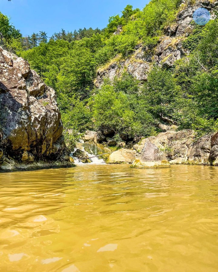 (Foto/Video) Cascada Ciucaș, locul din Cluj unde vara asta te poți scălda înconjurat de un peisaj superb. Cum ajungi acolo 5
