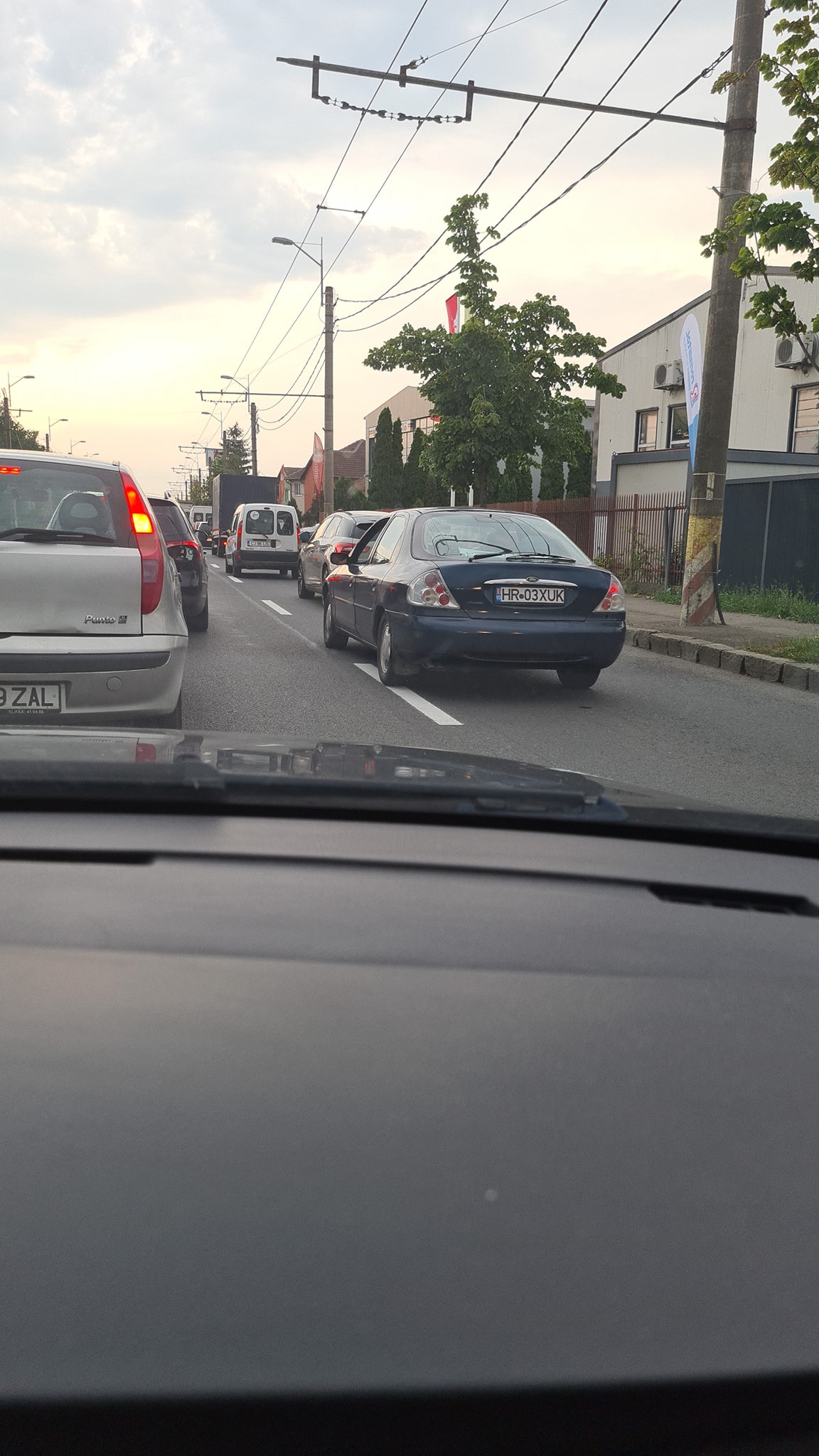 Clujenii sunt disperați din cauza traficului: „După o zi de muncă așteptăm 1 oră și 20 de minute un amărât de autobuz! Mulțumim domnu Neag, mulțumim domnu Boc, multumim CTP!” 2