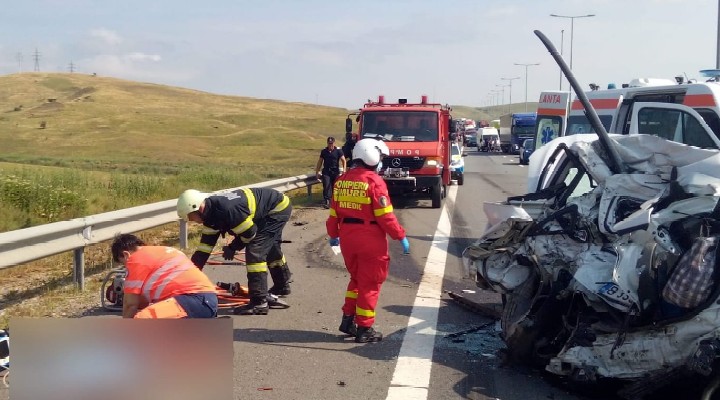 (Video) Accident mortal pe Autostrada A10 Sebeș-Turda după coliziunea unui autoturism cu un TIR 1