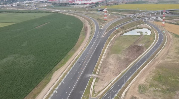 (Video) Pe autostrada A10 Sebeș-Turda, la nodul rutier Sebeș se toarnă ultimul strat de asfalt 1