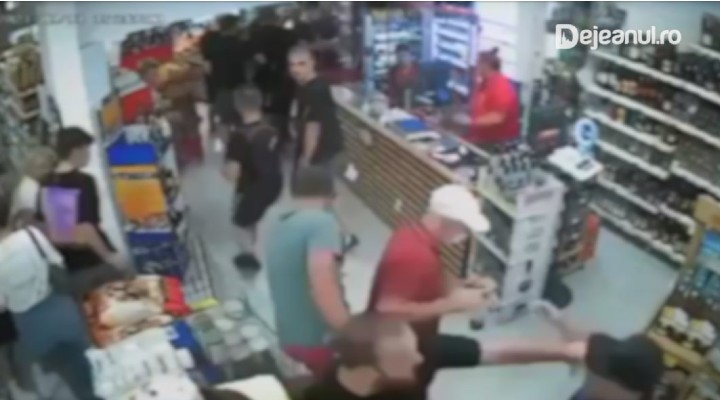 (Video) Cluj: Bătaie într-un magazin din Dej. Suporterii Stelei au bătut un bărbat 1