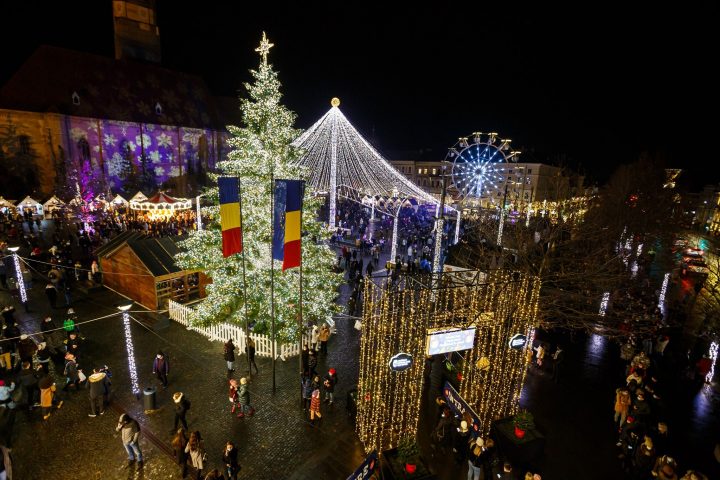 (Foto) București, ce-ai făcut? Hai la Cluj să vezi Brad de Crăciun adevărat! 3