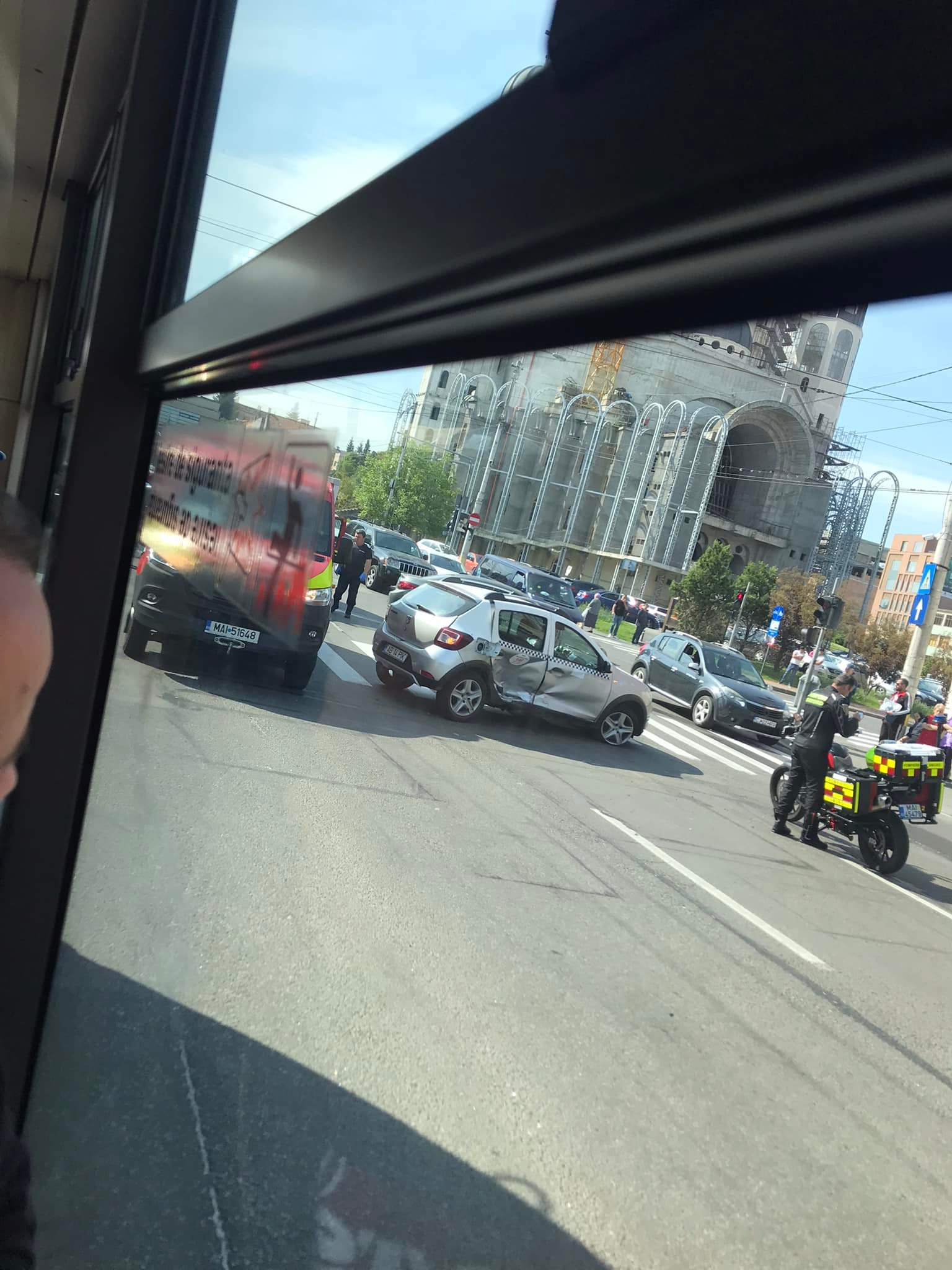 (Foto) Cluj: Accident în Piața Cipariu. Trafic aglomerat 2