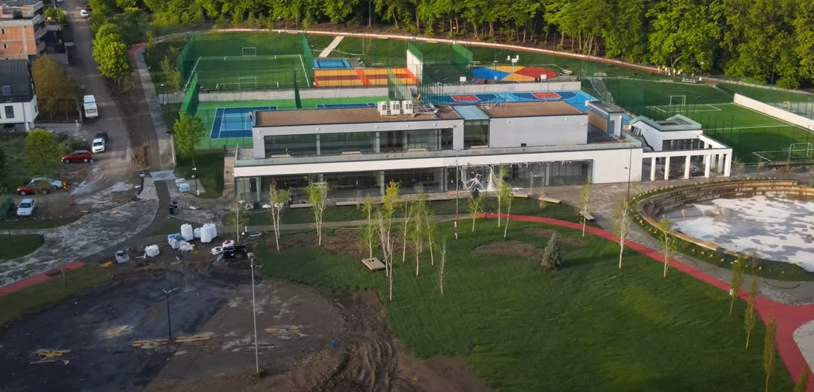 (Video) Baza Sportivă "La Terenuri" văzută din dronă. Arată spectaculos și va fi gata în această vară 1