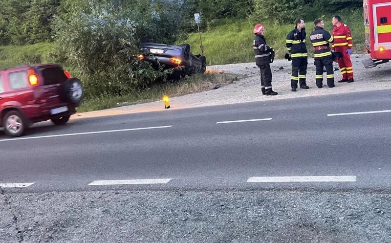 (Foto/Video) Accidente în lanț în Cluj Napoca. Bărbat de 82 de ani lovit pe Eroilor. Mașină răsturnată pe drumul Sfântul Ioan 1