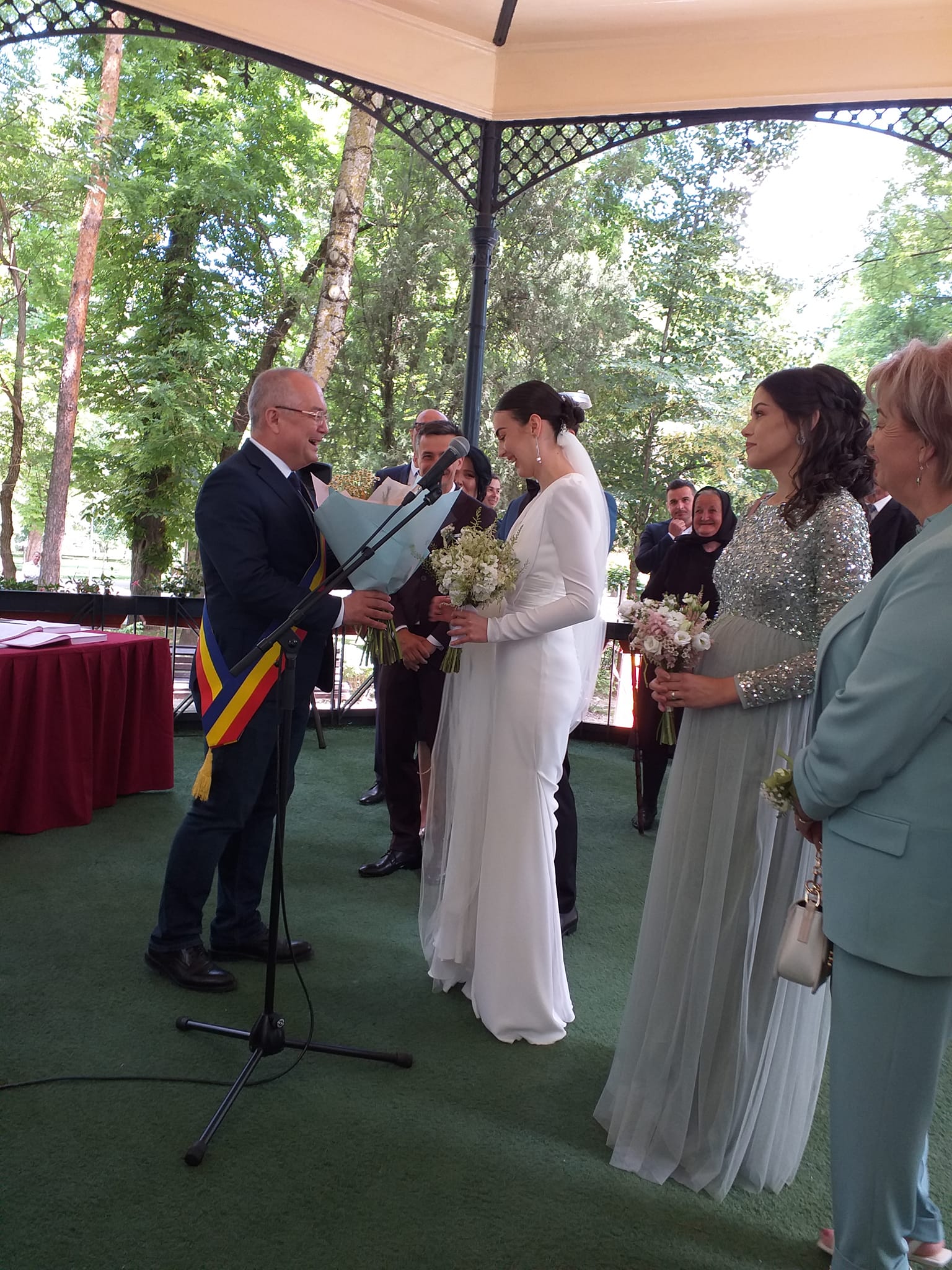 (Foto) Mircea Bravo cununat de Emil Boc. Imagini de la nunta 1