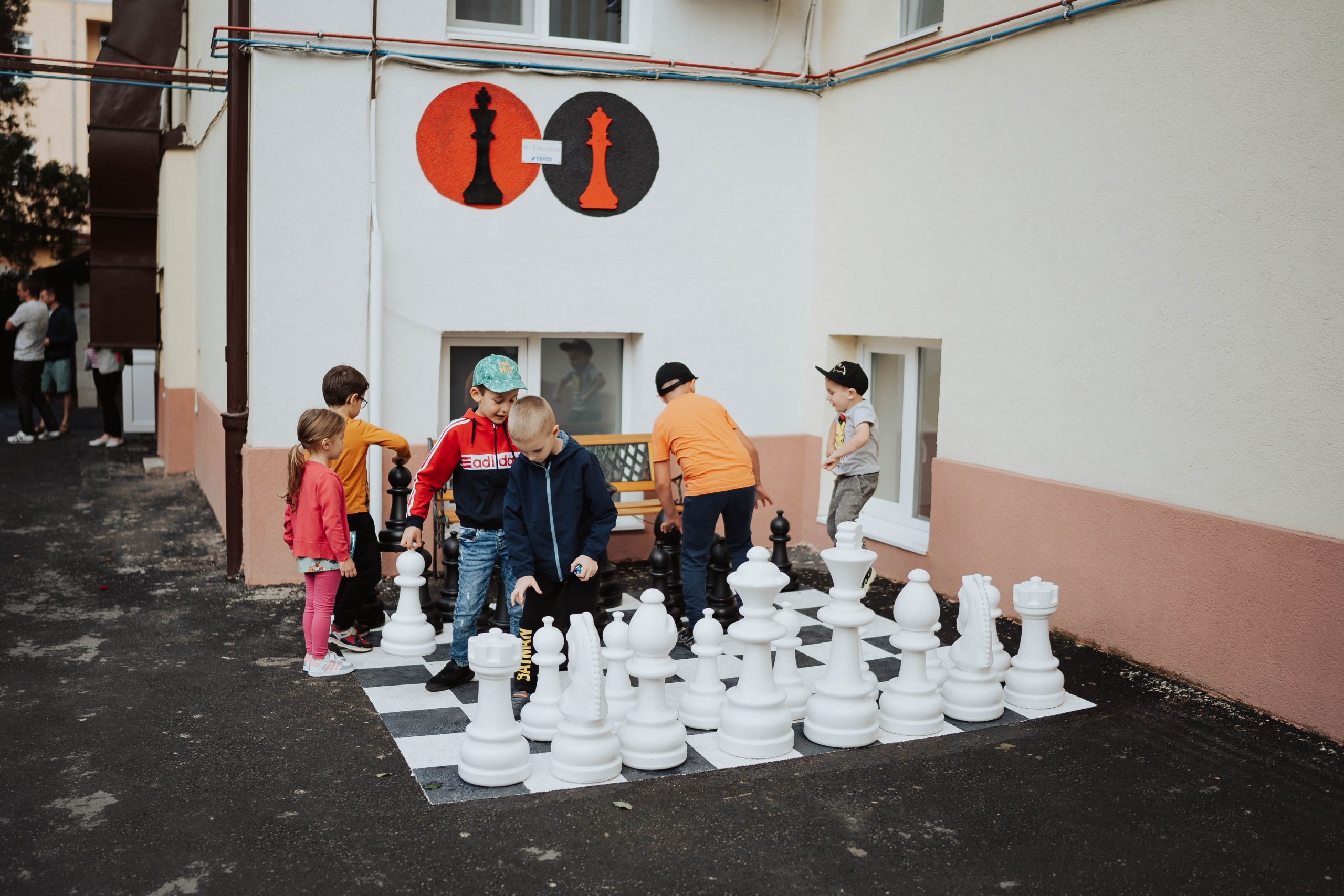 (Foto) Cluj: Asociația Educalise a inaugurat un loc de joacă la Pediatrie III - Curtea Poveștilor 5