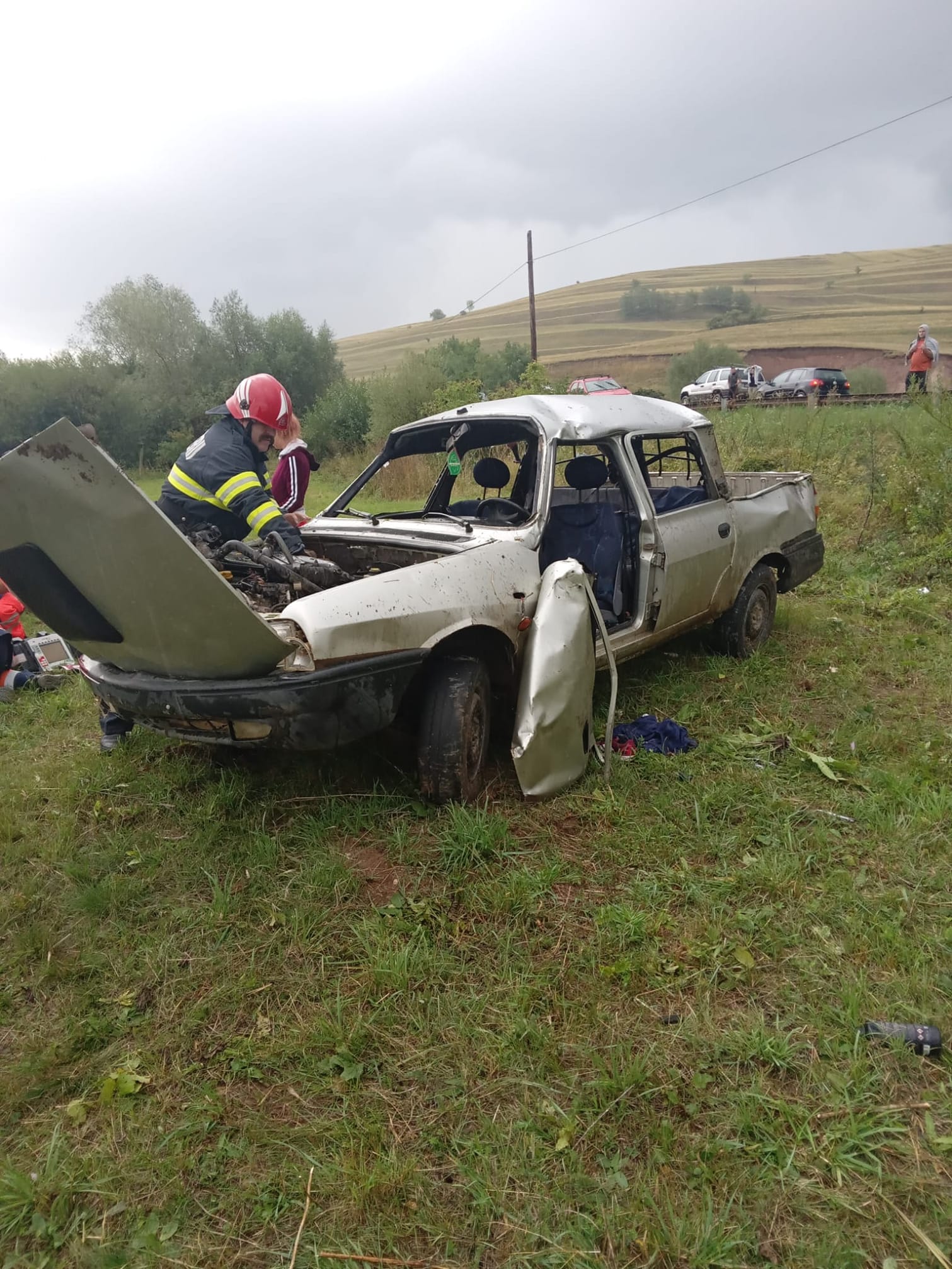 Cluj: Accident grav! Un bărbat a murit iar 2 femei au ajuns la spital după ce Dacia în care se aflau s-a răsturnat 1