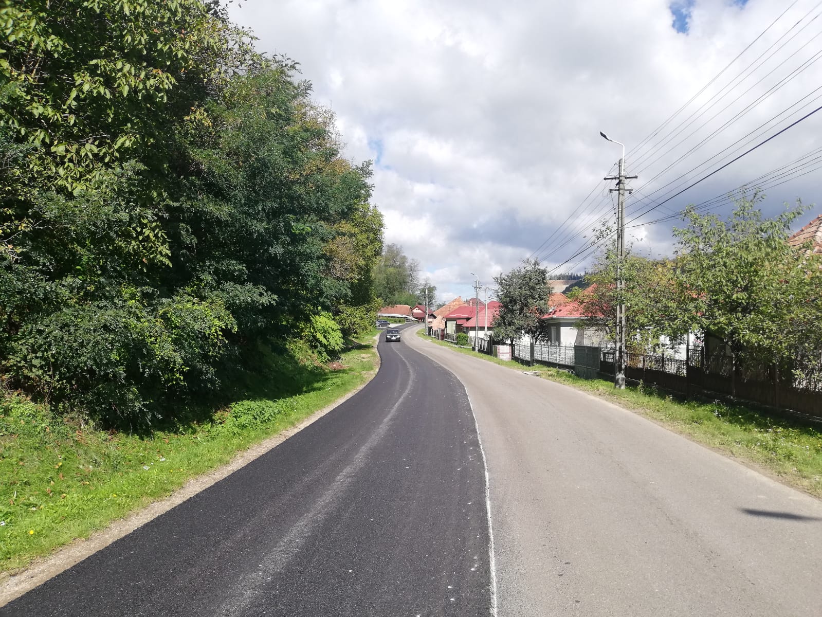 (Foto) Se afaltează un nou drum turistic din Cluj: „Trece prin unul dintre satele-comoară ale zonei” 1