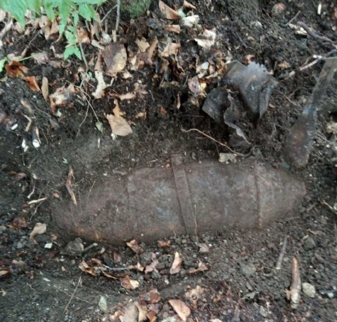 (Foto) Bombă de 100 de kilograme găsită în apropiere de Cluj Napoca, în Pădurea Făget 2