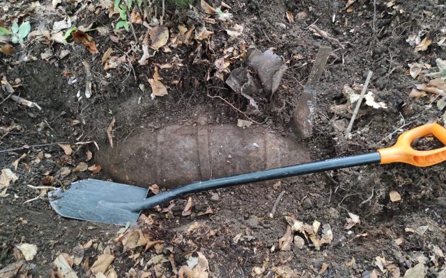 (Foto) Bombă de 100 de kilograme găsită în apropiere de Cluj Napoca, în Pădurea Făget 1