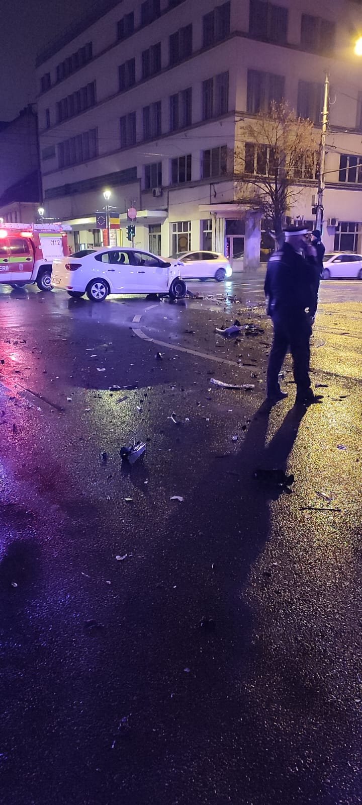 (Foto/Video) Surse. Culiță Sterp, accident în Cluj, la intersecția străzii Eroilor cu Piața Avram Iancu 3