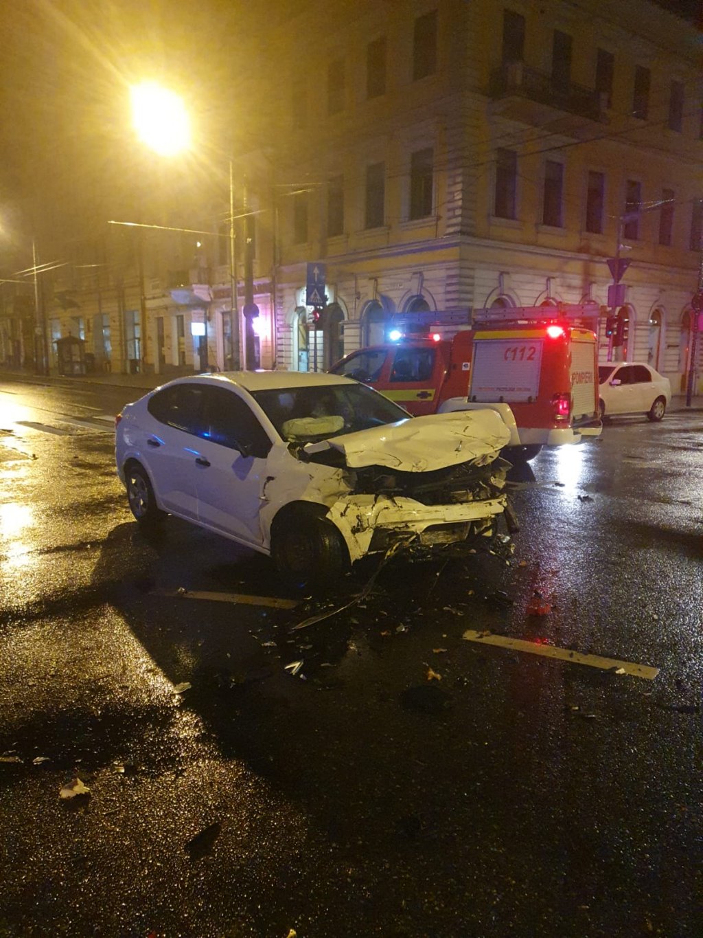 (Foto/Video) Surse. Culiță Sterp, accident în Cluj, la intersecția străzii Eroilor cu Piața Avram Iancu 2