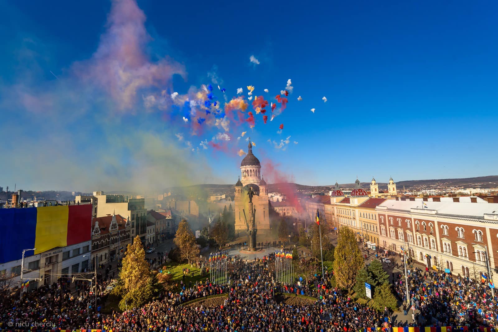 Clujul sărbătorește Ziua Națională a României. Defilare militară, regal folcloric, concerte, spectacol de artificii și drone. Programul complet 1