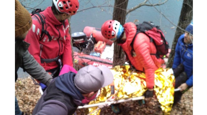 Cluj: Acțiune de salvare la Piatra lui Lucaci - Tarnița. O femeie a alunecat și a căzut câțiva metri pe pantă 1