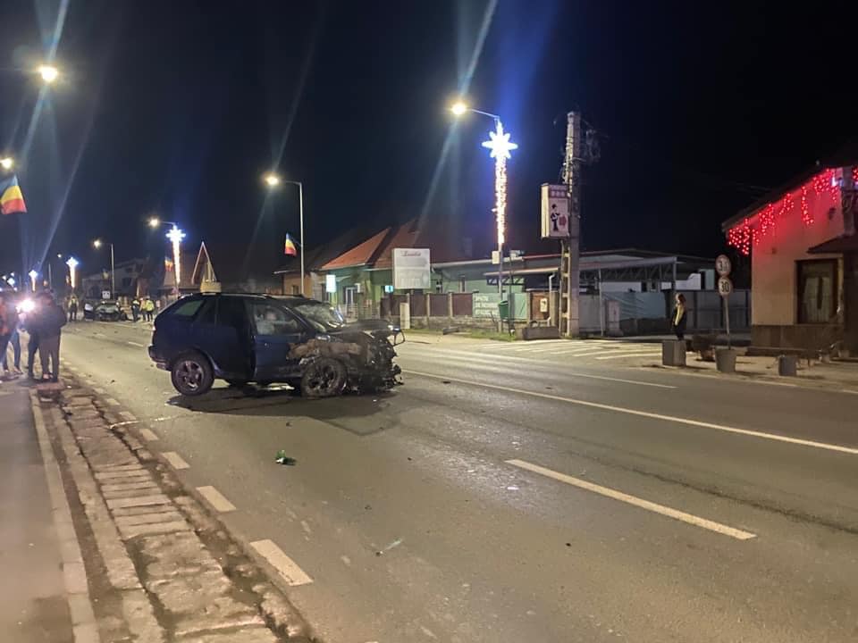 (Foto) Accident Cluj. Trei mașini spulberate. „Passat, Bmw și Golf...Eu aveam aprox 100 km/h, ei 150 de km/h. Se sicanau si mergeau la intimidare” 2