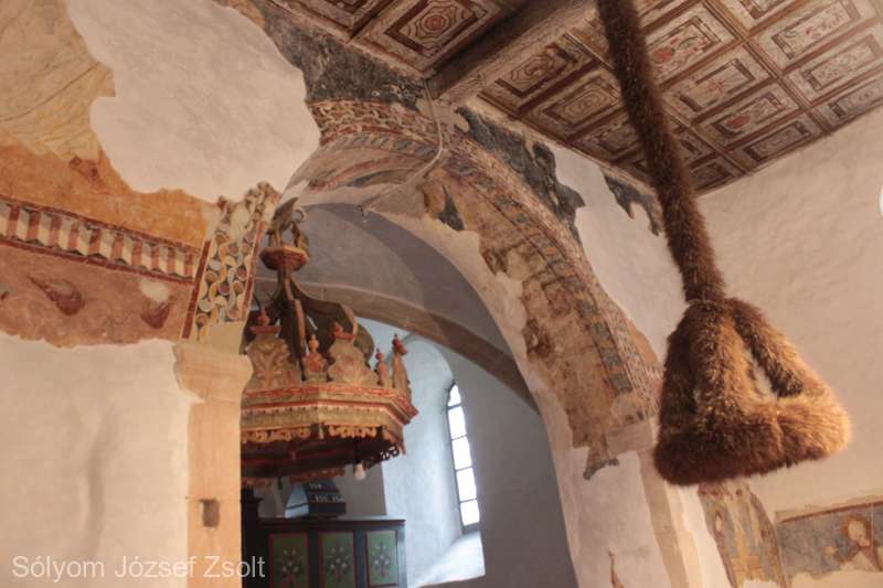 Foto Cluj. Picturi de 700 de ani şi cea mai veche şarpantă de lemn din România, în biserica din Viștea 1