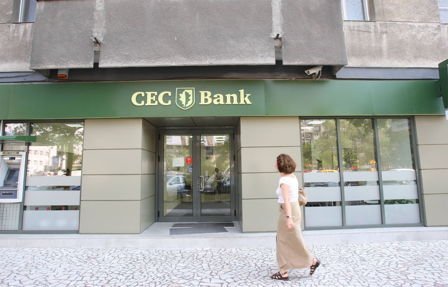 Femeia din Zlatna care a furat 1 milion de euro de la clienții CEC și i-a donat la săraci, a scăpat de acuzații 1