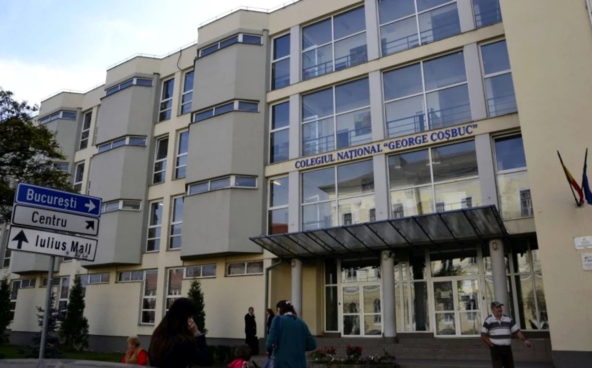 Eleva de 13 ani care a căzut de la etajul 3 al școlii „Geroge Coșbuc” are coloana vertebrală fracturată 1