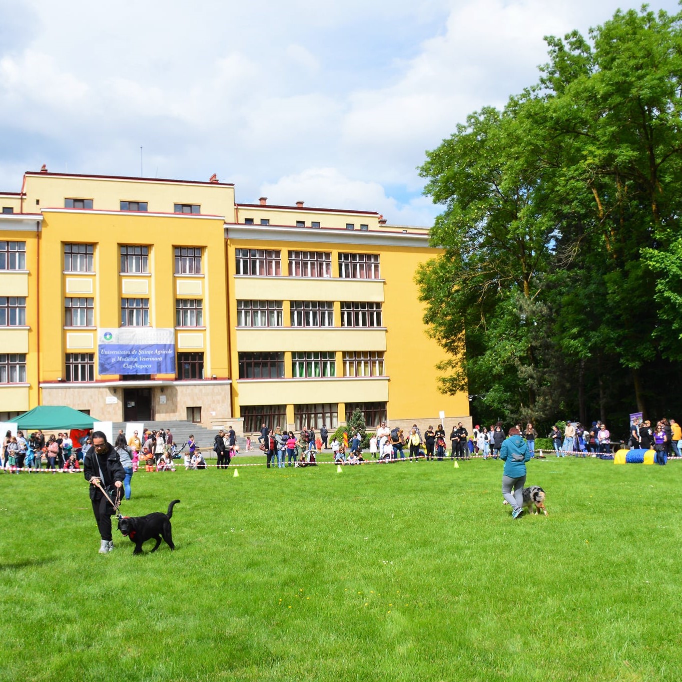 Zilele Clujului la USAMV. Standuri cu vinuri și produse proprii, ”Zilele Horticulturii Clujene”, paradă, concerte studențești și activitate cu câini de terapie, între 19-21 mai 3