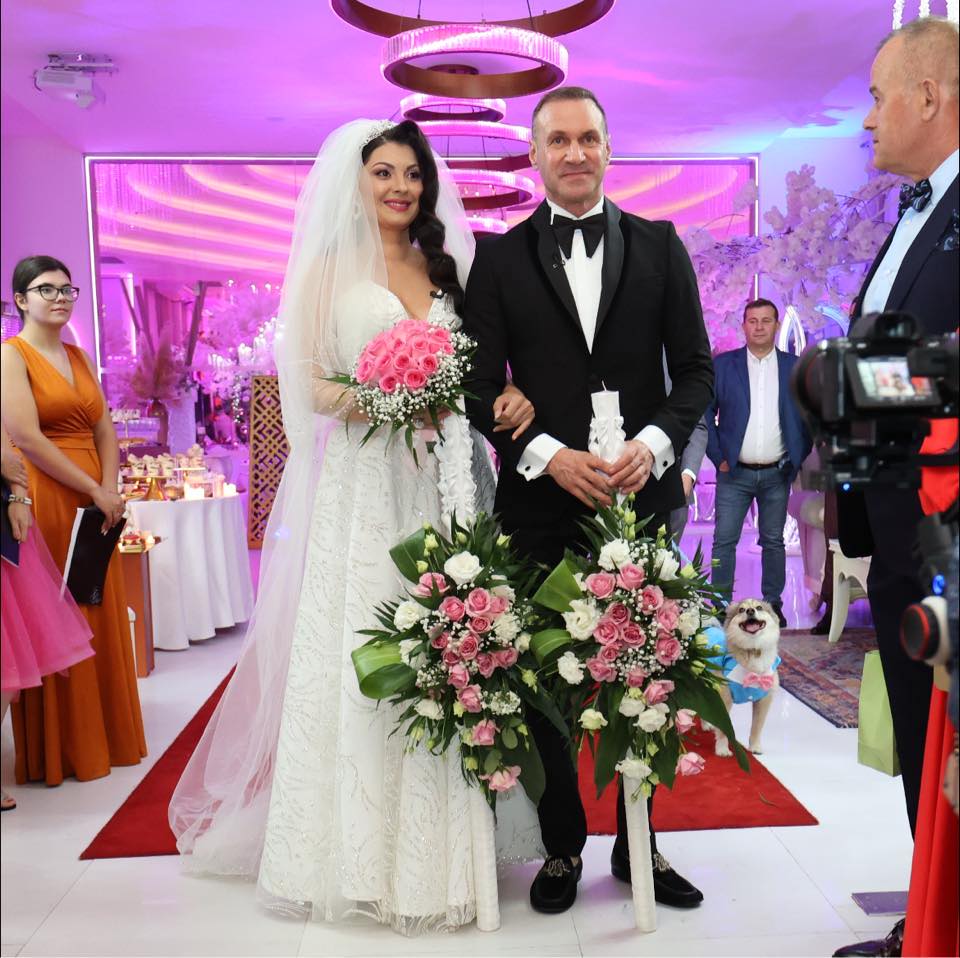 (Foto) Clujeanul Alin Oprea, solistul Talisman, nuntă cu 10 perechi de nași. „Când am spus că ea e un înger nu m-ați crezut. Este omul care m-a ridicat când eram căzut” 1