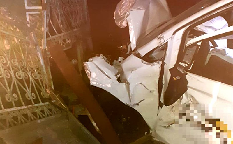 Video Cluj: Un țurțur uriaș căzut de pe un TIR sparge parbrizul unei mașini. Mărturia șoferului clujean: „Dacă trăgeam dreapta, intram sub TIR şi dacă trăgeam stânga eram în parapet” 3
