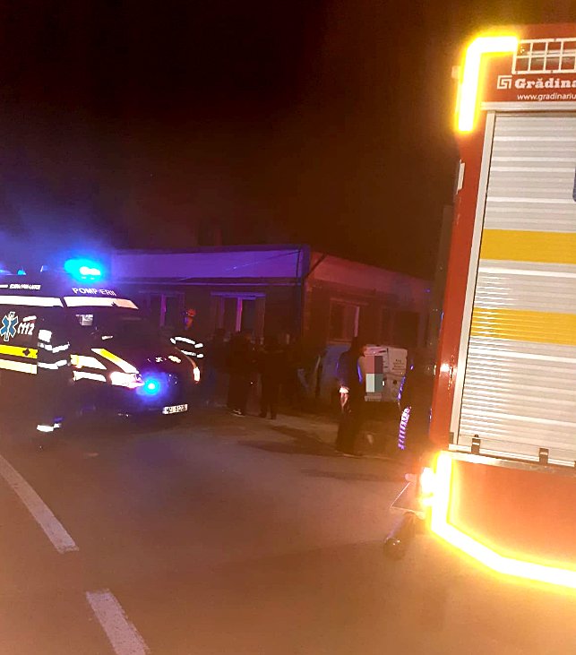 Video Cluj: Un țurțur uriaș căzut de pe un TIR sparge parbrizul unei mașini. Mărturia șoferului clujean: „Dacă trăgeam dreapta, intram sub TIR şi dacă trăgeam stânga eram în parapet” 2